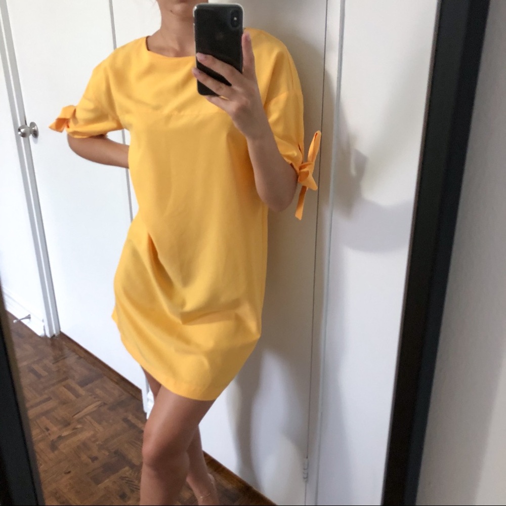 Summer Light Yellow Dress with Bows on Sleeves